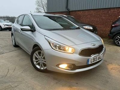 Used Kia Ceed 126 HP (92 kW) 2013 Silver Hatchback