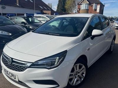 Used Vauxhall Astra Design Edition 2016 White Hatchback