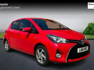 Used Toyota Yaris 101 HP (74 kW) 2016 Red Hatchback