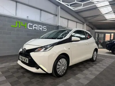 Used Toyota Aygo X-play 68 HP (50 kW) 2014 White Hatchback