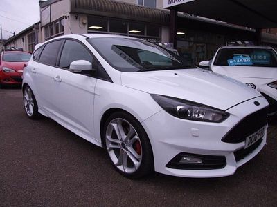 White Used 2016 Ford Focus ST Hatchback | £12,350 (Fair price)