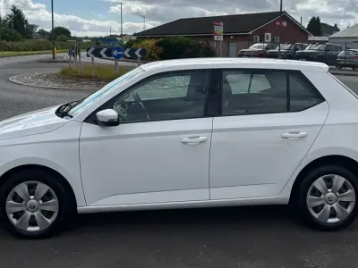 Used Skoda Fabia 60 HP (44 kW) 2015 White Hatchback