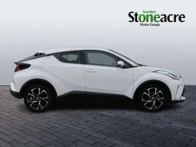 Używany Toyota C-HR Design 122 KM (89 kW) 2021 Biały SUV