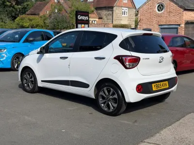 Used Hyundai i10 Premium SE 86 HP (63 kW) 2019 White Hatchback