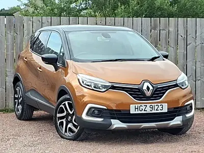 Used Renault Captur Dynamique 90 HP (66 kW) 2017 Orange SUV