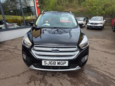 Usado Ford Kuga Zetec 120 HP (88 kW) 2018 Preto SUV
