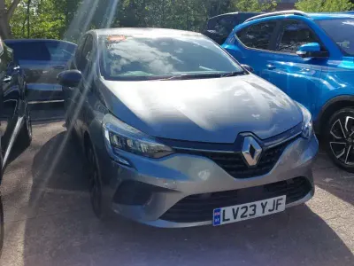 Begagnad Renault Clio V Evolution 145 HK (106 kW) 2023 Grå Halvkombi