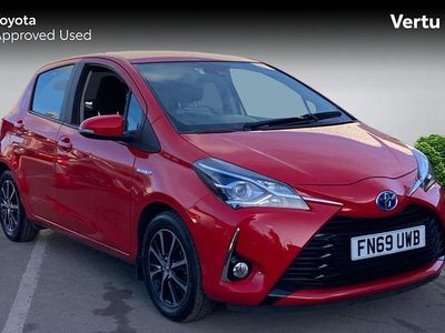Used Toyota Yaris Hybrid 101 HP (74 kW) 2019 Red Hatchback