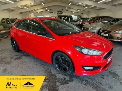 Used Ford Focus Zetec 125 HP (91 kW) 2015 Red Hatchback