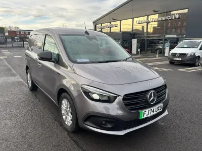 Käytetty Mercedes eCitan Premium 89 kW (122 HP) 2024 Harmaa Van
