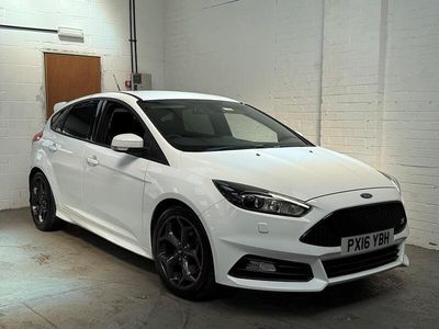 Begagnad Ford Focus ST 185 HK (136 kW) 2016 Vit Halvkombi