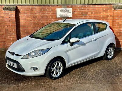 Used Ford Fiesta Zetec 82 HP (60 kW) 2011 White Hatchback