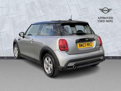 Używany Mini Cooper Classic 134 KM (98 kW) 2023 Srebrny Hatchback