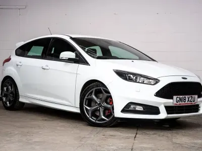 Used Ford Focus ST 185 HP (136 kW) 2018 White Hatchback
