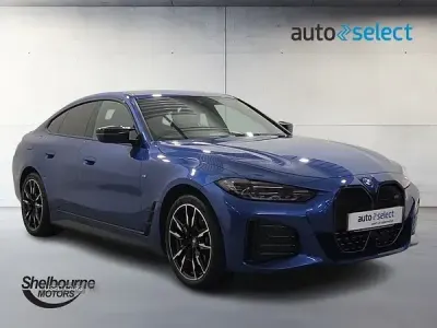 Begagnad BMW i4 Shadowline 400 kW (544 HK) 2023 Blå Sedan