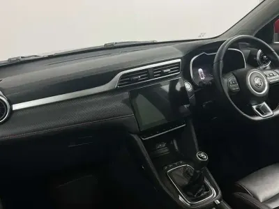 Używany MG ZS Exclusive 111 KM (81 kW) 2023 Czerwony SUV