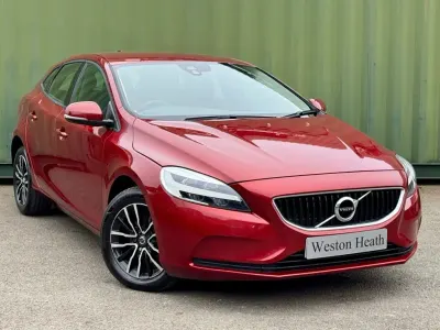 Usado Volvo V40 Momentum 120 CV (88 kW) 2016 Rojo Familiar