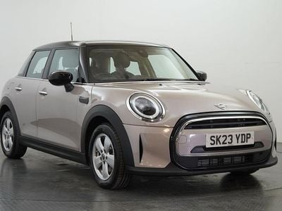 Używany Mini Cooper Classic 134 KM (98 kW) 2023 Szary Hatchback