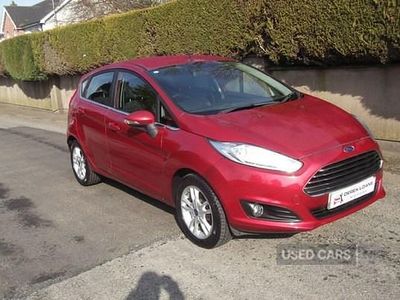 Used Ford Fiesta Zetec 82 HP (60 kW) 2016 Red Hatchback