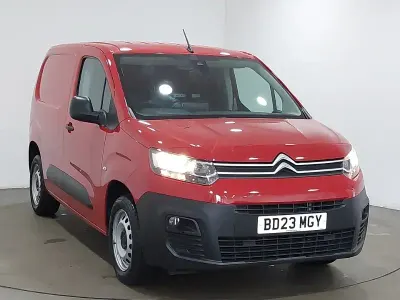 Used Citroën Berlingo 100 HP (73 kW) 2023 Red MPV