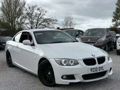 Begagnad BMW 320 Cabriolet M Sport 184 HK (135 kW) 2012 Vit Cab