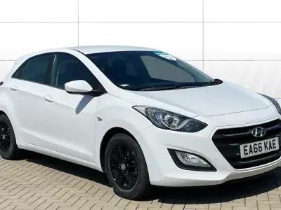 Used Hyundai i30 SE 110 HP (80 kW) 2016 White Hatchback