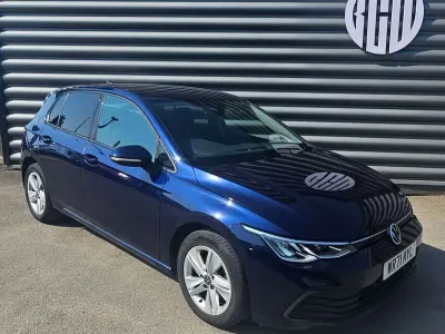 Used VW Golf VII Life 150 HP (110 kW) 2021 Blue Hatchback