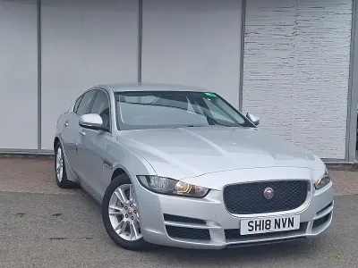 Begagnad Jaguar XE Ingenium 2018 Silver Sedan
