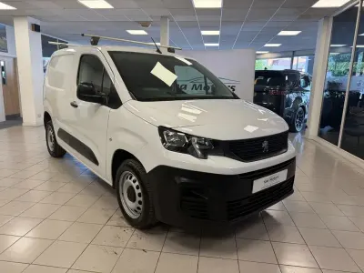 Begagnad Peugeot Partner Premium 2023 Vit Minibuss