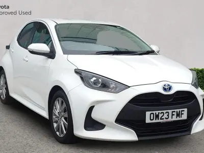 Used Toyota Yaris Hybrid 116 HP (85 kW) 2023 Pure white