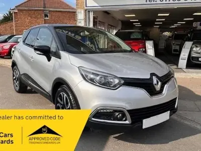 Used Renault Captur Dynamique 90 HP (66 kW) 2016 Mercury silver metallic with diamond black roof SUV