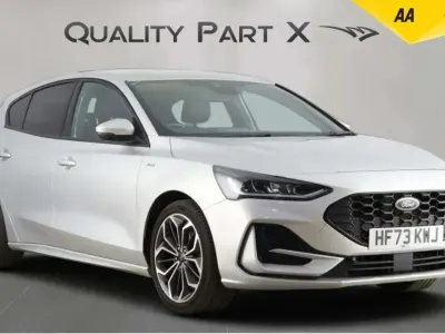 Używany Ford Focus ST-Line X 2023 Srebrny Hatchback