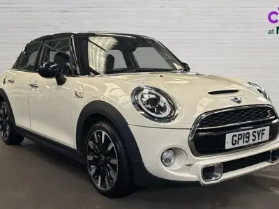 Usado Mini Cooper S Comfort 192 HP (141 kW) 2019 Branco Citadino