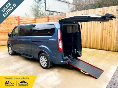 Begagnad Ford Tourneo Titanium 130 HK (95 kW) 2019 Blå Minibuss