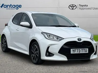 Used Toyota Yaris Design 113 HP (83 kW) 2023 White Hatchback