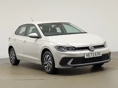 Usado VW Polo Life 95 CV (69 kW) 2023 Gris Utilitario