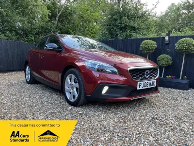 Used Volvo V40 2015 Red Hatchback