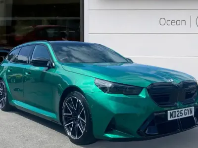 Begagnad BMW M5 Comfort Edition 717 HK (527 kW) 2025 Grön Kombi