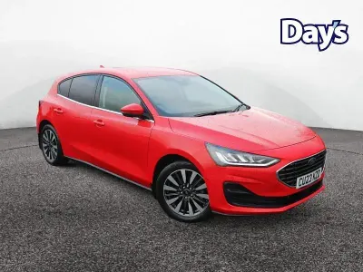 Begagnad Ford Focus Titanium X 125 HK (91 kW) 2023 Röd Halvkombi