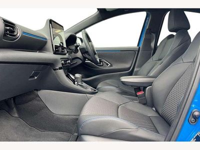 Used Toyota Yaris Hybrid Edition 130 HP (95 kW) 2024 Blue Hatchback