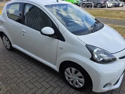 Used Toyota Aygo 68 HP (50 kW) 2014 White Hatchback