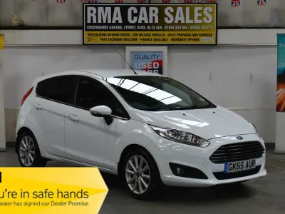 Begagnad Ford Fiesta Titanium 2015 Vit Halvkombi