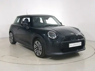 Używany Mini Cooper Classic 113 kW (154 KM) 2025 Czarny Hatchback