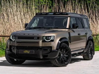 Używany Land Rover Defender S 400 KM (294 kW) 2022 Brązowy SUV