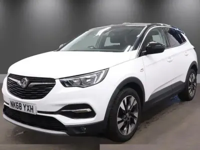 Used Vauxhall Grandland X Sport 130 HP (95 kW) 2018 White SUV