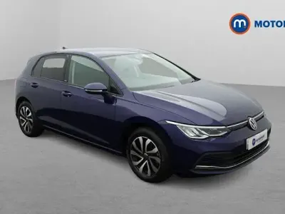 Begagnad VW Golf VIII Active 110 HK (80 kW) 2021 Blå Halvkombi