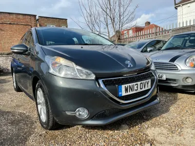 Gebraucht Peugeot 208 Active 82 PS (60 kW) 2013 Grau Kleinwagen