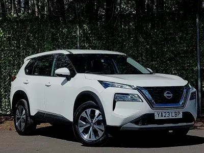 Używany Nissan X-Trail Visia 163 KM (119 kW) 2023 Biały SUV