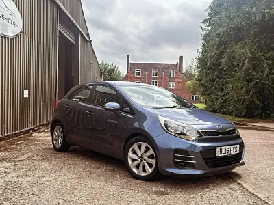 Used Kia Rio 84 HP (61 kW) 2016 Blue Hatchback
