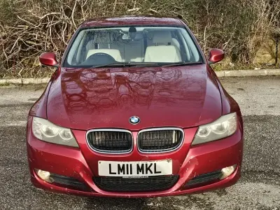 Begagnad BMW 318 Performance 2011 Röd Sedan